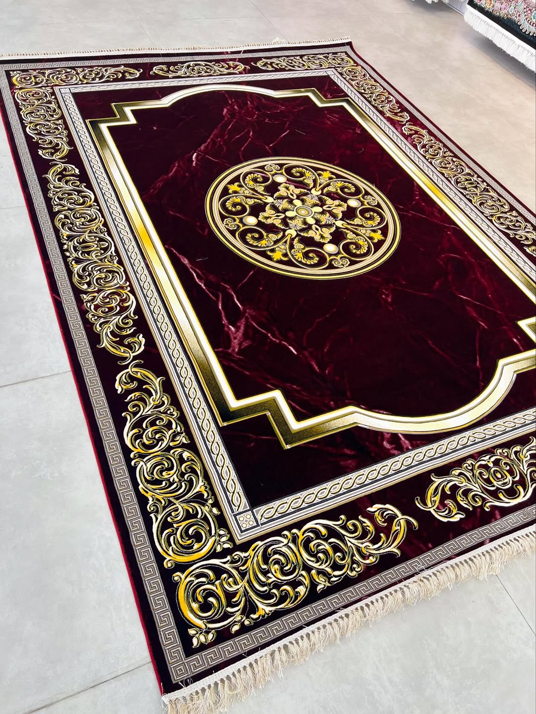 Luxury Traditional Medallion Maroon Area Rug